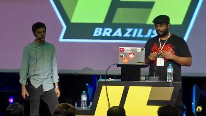 Elia Maino and Willian Martins talking at BrazilJS 2017